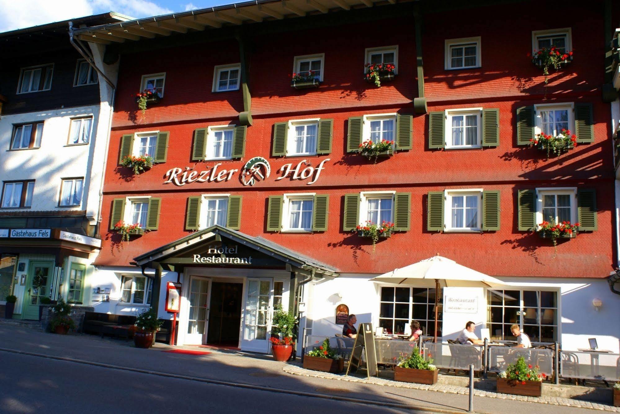 Hotel Riezler Hof Riezlern Bagian luar foto